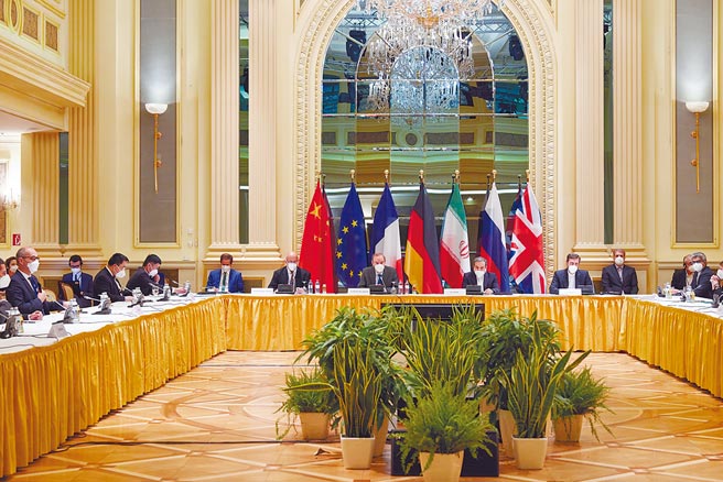 當地時間4月15日，伊核問題全面協議聯閤委員會新一輪政治總司長級會議在奧地利維也納舉行，繼續討論美伊恢複履約問題。（中新社）