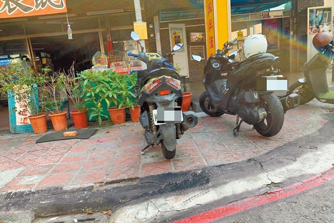 高雄市三民區一位郭姓檢舉人，今年1到3月向警方檢舉了8300多件汽機車違停，引發當地里長及民眾反彈。（翻攝畫面／洪浩軒高雄傳真）