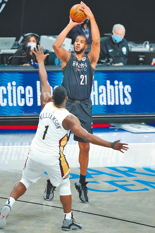 艾卓吉因心律不整宣布退休，震驚NBA，也讓籃網好不容易打造的六星連線從未同台就已解體。（美聯社）