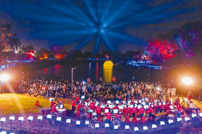 嘉義市舉辦「2020光織影舞」光影藝術展，榮獲國際設計賽兩項獎。（嘉義市政府提供／廖素慧嘉市傳真）