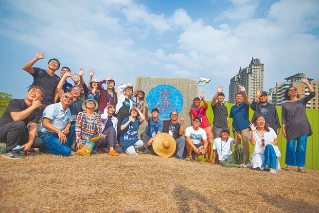 「偏挺要塞壁畫隊」將以南島植物為題材創作，紀念李俊賢曾致力推動的南島文化。（袁庭堯攝）