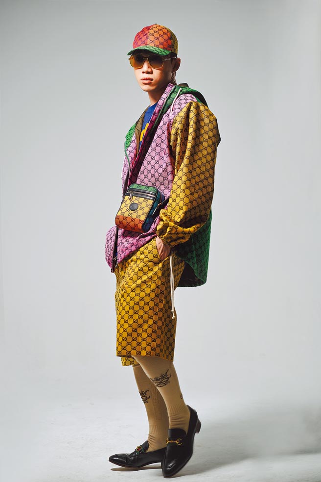 ØZI爱GUCCI，并将GUCCI写入歌词，穿GUCCI最新款GG Multicolor系列新装，色彩如彩虹般鲜艳明亮，ØZI是台湾第一位抢先穿上该系列新装的艺人。（JOJ PHOTO摄）