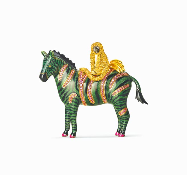 CHAUMET Espiegleries系列「马上封侯」胸针，镶嵌缟玛瑙、圆形粉红钻和黄宝石，864万8000元。（CHAUMET提供）