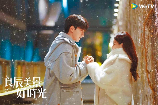 徐璐（右）、林一主演的《良辰美景好時光》甜寵戲碼不斷。（WeTV提供）