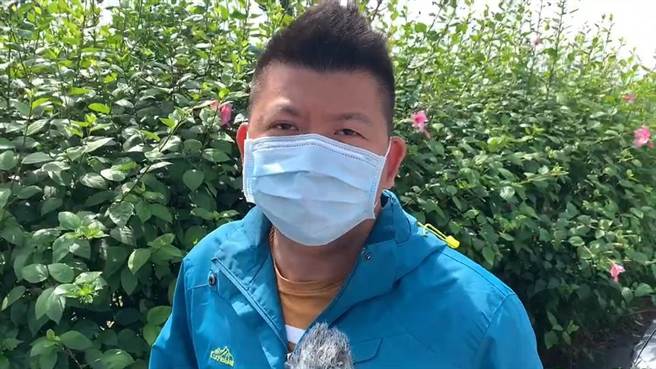 飞官潘颖谆遗体18日上午被搜救人员发现遗体卡在屏东南仁渔港周边礁岩缝，经确认后，已经送回台东市立殡仪馆。潘颖谆哥哥对于军方表示谢谢，辛苦了。（蔡旻妤摄）