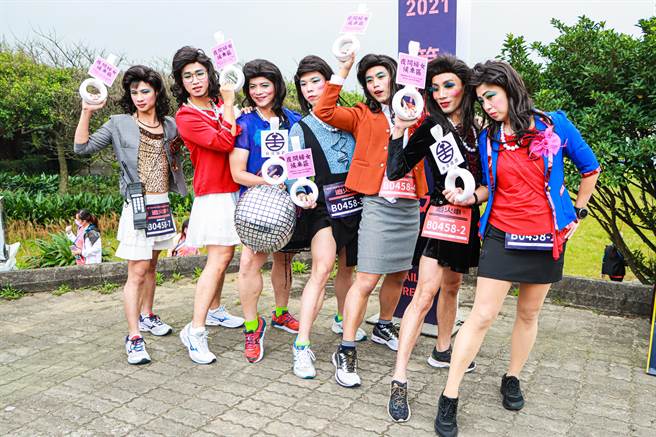 新北市铁道马开跑，復古半屏山队伍超吸睛。（新北市观光旅游局提供／叶德正新北传真）