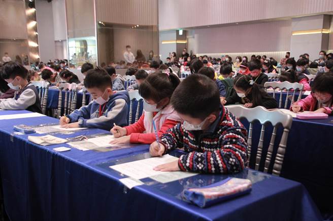 中华民国儿童珠算协会与中华珠算心算教育学会18日在基隆长荣桂冠酒店举办「儿童珠算心算比赛大会」。（翻摄照片／陈彩玲基隆传真）
