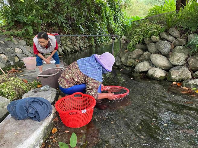 全台面临缺水问题，台东县关山镇丰泉里地下水源终年不断。（民眾提供／蔡旻妤台东传真）
