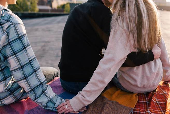 網友分享聽過「最扯出軌理由」，笑翻眾多網友。（示意圖，達志影像/shutterstock）