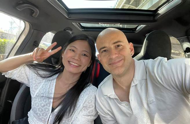 吴凤和老婆陈锦玉（Rynne）是着名的模范夫妻檔。（图／取材自吴凤 Rifat脸书）