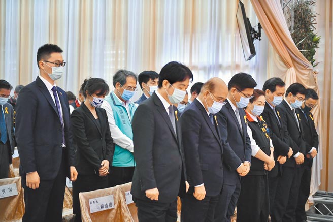 台鐵太魯閣號列車出軌事故，花蓮場聯合追思公祭17日下午舉行，副總統賴清德、行政院長蘇貞昌、交通部長林佳龍及縣長徐榛蔚到場致哀，氣氛哀悽。（花蓮縣政府提供／王志偉花蓮傳真）