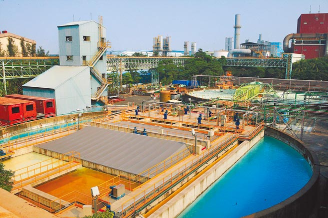 耗水費被批跳票，經濟部表示，年底一定會提子法，2022年一定會開徵，費率也較之前拉高。（中鋼公司提供）