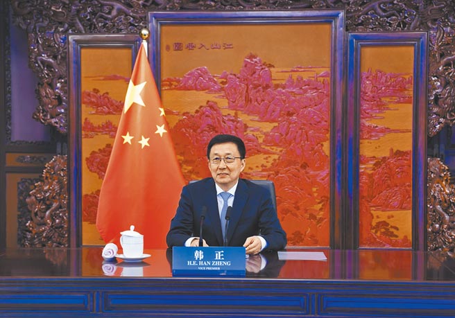 中共中央政治局常委、国务院副总理韩正（见图）16日在北京以视讯方式会见到上海访问的美国总统气候特使凯瑞。（新华社）