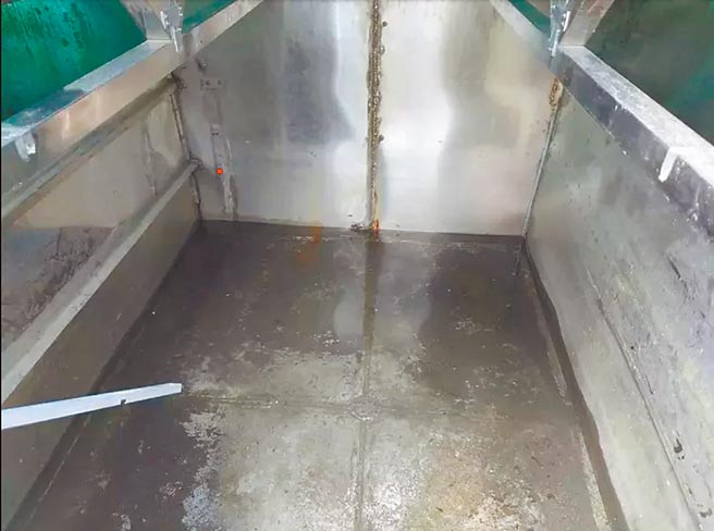 玉山圆峰山屋水塔几乎见底，水位不到10公分。（玉山国家公园管理处提供／冯惠宜台中传真）