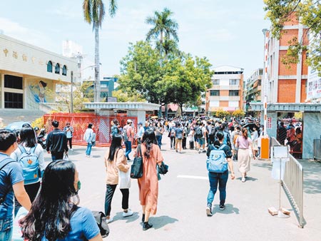 搶破頭南女教甄近2000人搶12名額 地方新聞 中國時報