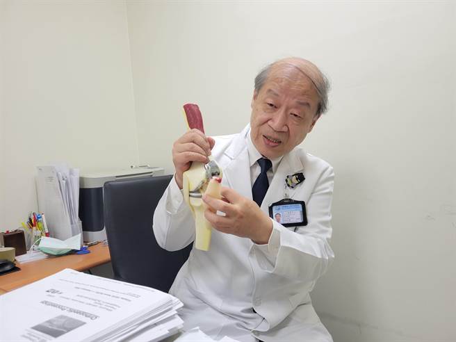 中國醫藥大學附設醫院人工關節中心副院長許弘昌。（黃琮淵攝）