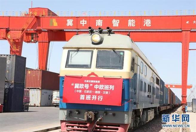 疫情期间，中欧班列承接了大量由空运、海运转移货源。(新华社)