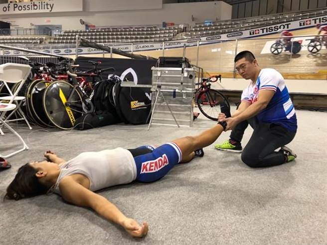 趙嘉豪老師為許多國手的指定物理治療老師。（柯宗緯翻攝）