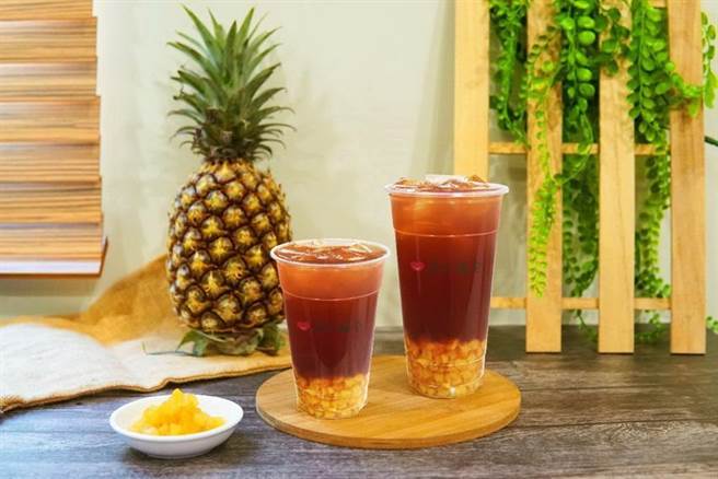 （清心福全挺台农，以二种台湾凤梨调制推出「凤梨红茶」。图／清心福全提供）