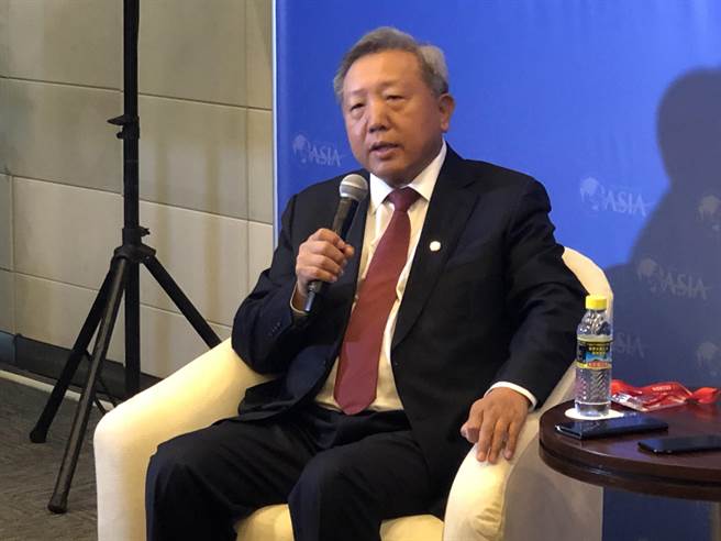 中国人民大学前副校长、中国资本市场研究院院长吴晓求在博鳌亚洲论坛2021年会媒体见面会上受访。（许依晨摄）