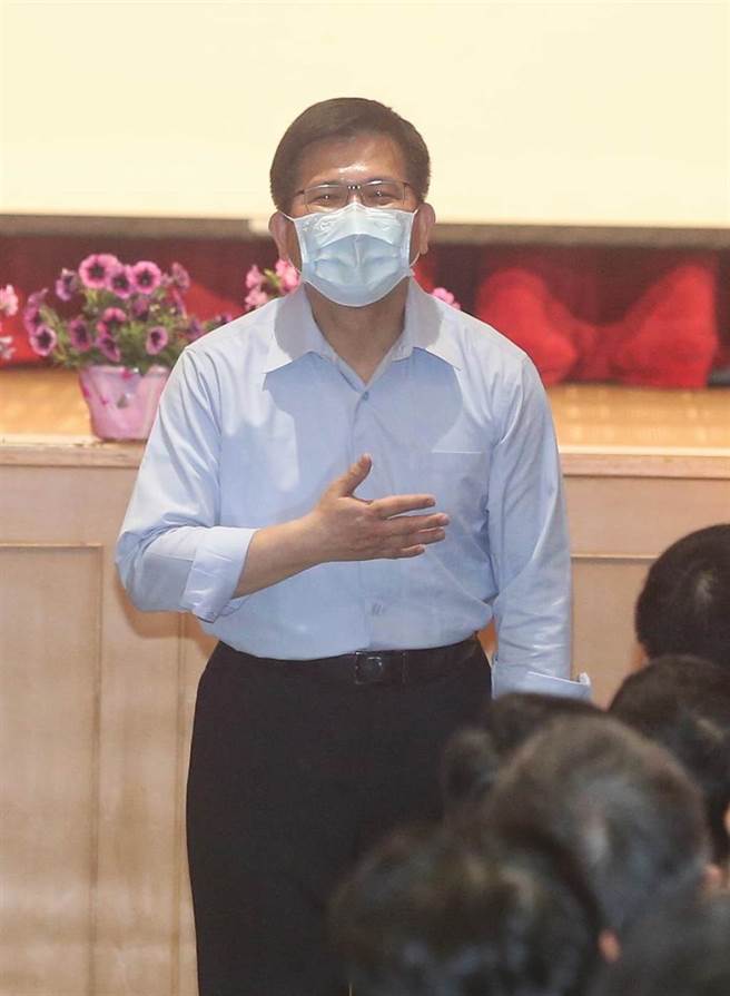 林佳龙向大家致意。（赵双杰摄）
