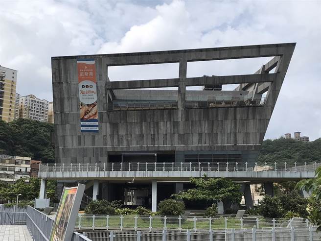 国立海洋科技博物馆区域探索馆经营数十年，3月开始收取30元清洁费。（陈彩玲摄）