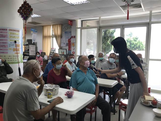 彰化縣有多達42個糖尿病支持團體，遍布全縣各鄉鎮市，其中22個團體入選為109年度評選優良團體，透過互動活動，醫護團隊帶領病友一起運動、討論健康飲食。（彰化縣衛生局提供／謝瓊雲彰化傳真）