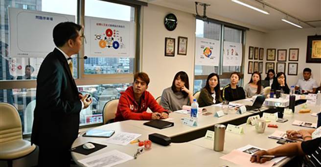 金兴发回馈员工不手软，包办员工大小事，同时协助员工进修在职涯上成长。(图／金兴发生活百货提供)