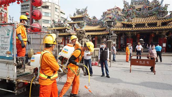 雲林縣北港鎮香盛期暴人潮，北港鎮公所加強防制新冠肺炎、登革熱消毒工作。（北港鎮公所提供／張朝欣雲林傳真）