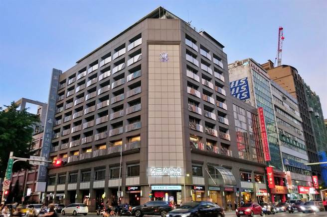 位于南京东路二段的第一大饭店，自1962年开业营运迄今已达近59年。（记者林资杰摄）