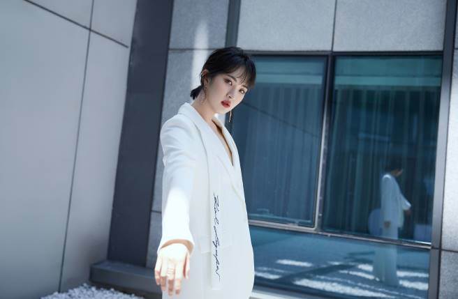 今天是姚安娜出道后，首次出席公开活动，也让她一举一动格外引发关注。（图／取材自姚安娜工作室微博）