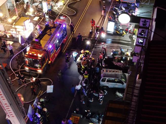 台中市中華路夜市18日深夜發生一起民宅火警，造成3名孩童燒傷嚴重，送醫不治慘劇。（民眾提供／盧金足台中傳真）