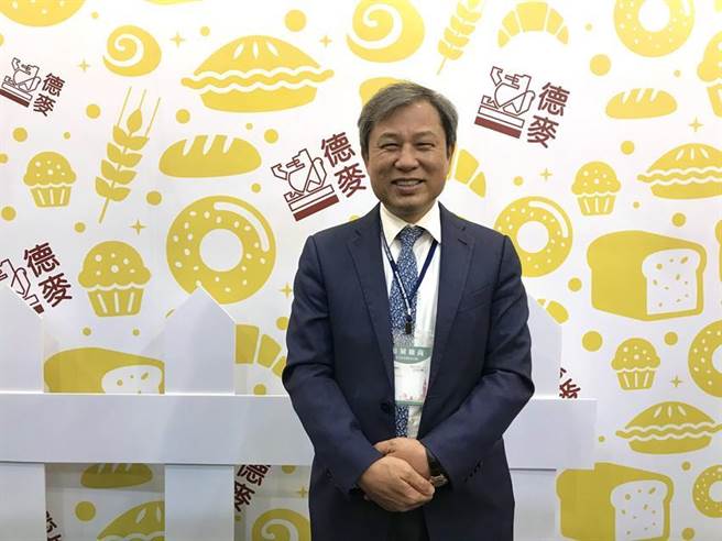 （德麦继日前宣布拟配发12元现金股利，19日董事会再通过股利加码，决议以资本公积转增资发行新股，每股配发1元股票股利，合计股利共13元。图为德麦总经理吴文钦。图／刘馥瑜）