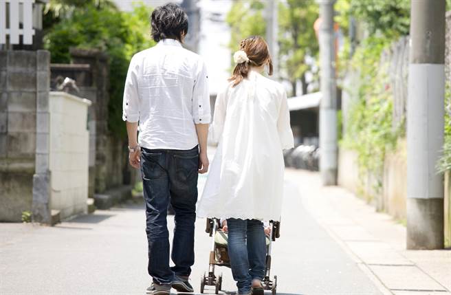 一名人妻透露男性友人6年來對她百般照顧，她覺得是純友誼，但眾人看完事例，都說此男根本是工具人的王者。(達志影像/shutterstock提供)