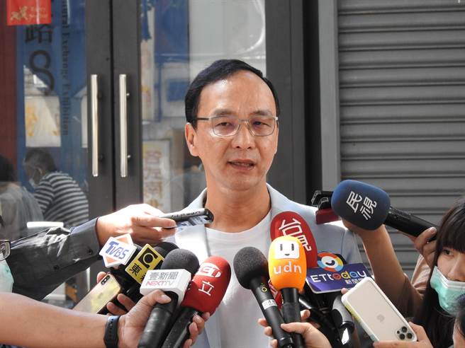 朱立伦上午出席「照护人，有你真好！」公益影片播映会。（赵婉淳摄）