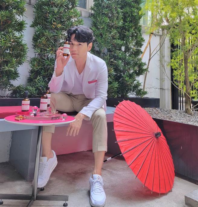 保养专家凯文老师传授全新夏日稳肤对策。（图／品牌提供）