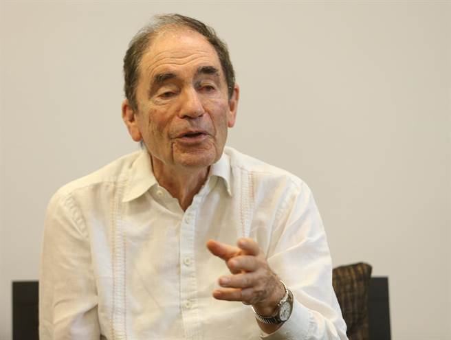 唐奖法治奖得主Albie Sachs，同时也是南非宪法法院的前大法官及南非新宪法起草人之一。（唐奖教育基金会提供）