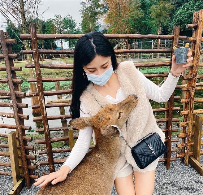 「無牆租屋」正妹IG曝光，超辣身材引7000人追蹤。（圖／翻攝IG）