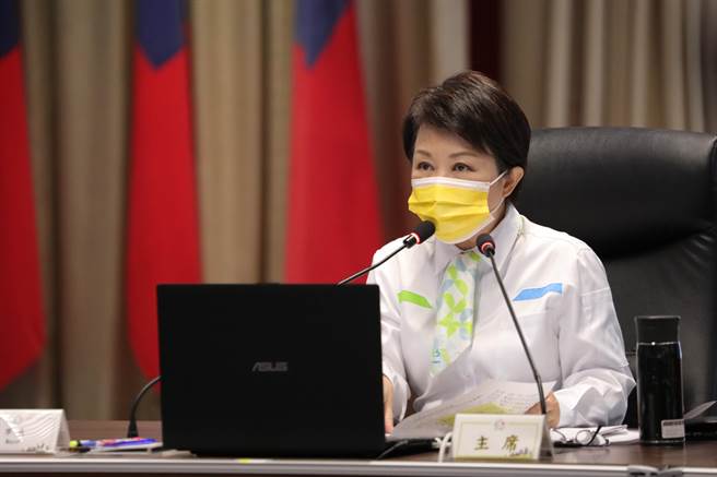 台中市长卢秀燕表示，台中捷运绿线3月23日起试营运，将于4月25日上午举办通车典礼，中午12时正式通车。（卢金足摄）