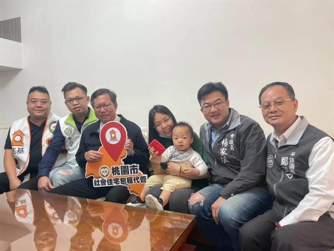 桃园市包租代管绩效第一市长郑文灿访视住户。（吕筱蝉摄影）