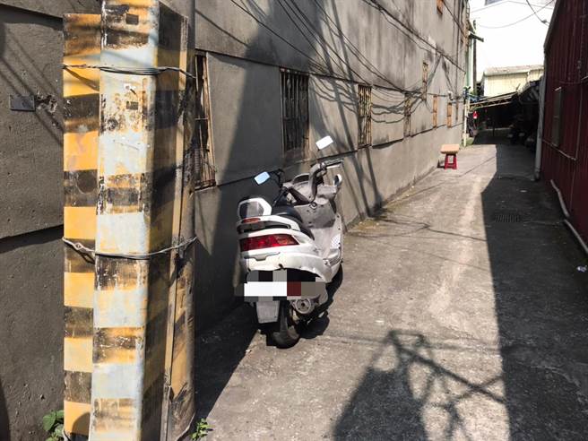 新北市林口警分局查获林嫌偷窃的赃车。（翻摄画面）