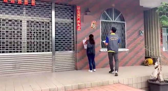 高雄柳姓民眾去年5月在六龟区农地住宅自主隔离，想说只是到后院整理一下杂草、活动筋骨就被开罚15万元。由于罚款未按分期缴纳，其名下位于六龟区的农舍遭查扣。（法务部行政执行署高雄分署提供／袁庭尧高雄传真）