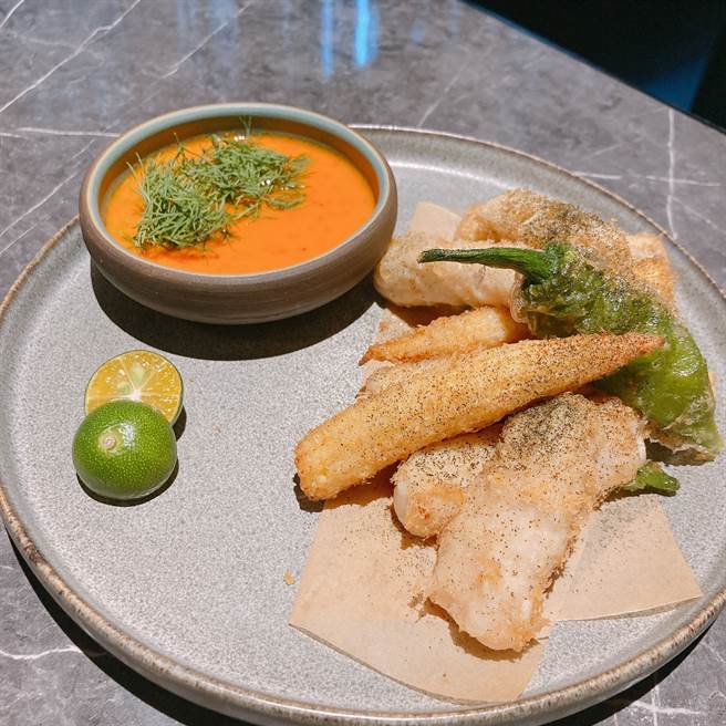 酥炸鬼头刀。（邱映慈摄）