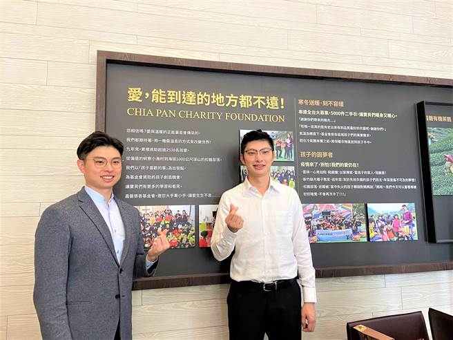 嘉磐慈善基金会由嘉磐建筑团队暨嘉磐慈善基金会执行长魏豪志（右）、嘉磐建筑团队特助魏榕廷兄弟檔携手打造心灵建筑。（卢金足摄）