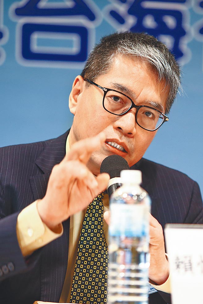 国策研究院、台湾世代教育基金会、中华亚太菁英交流协会19日共同举办，台湾智库谘询委员赖怡忠呼吁，台湾要思考和「美日同盟」建立双边关系，建立与「美日同盟」沟通对话机制是当务之急。（邓博仁摄）