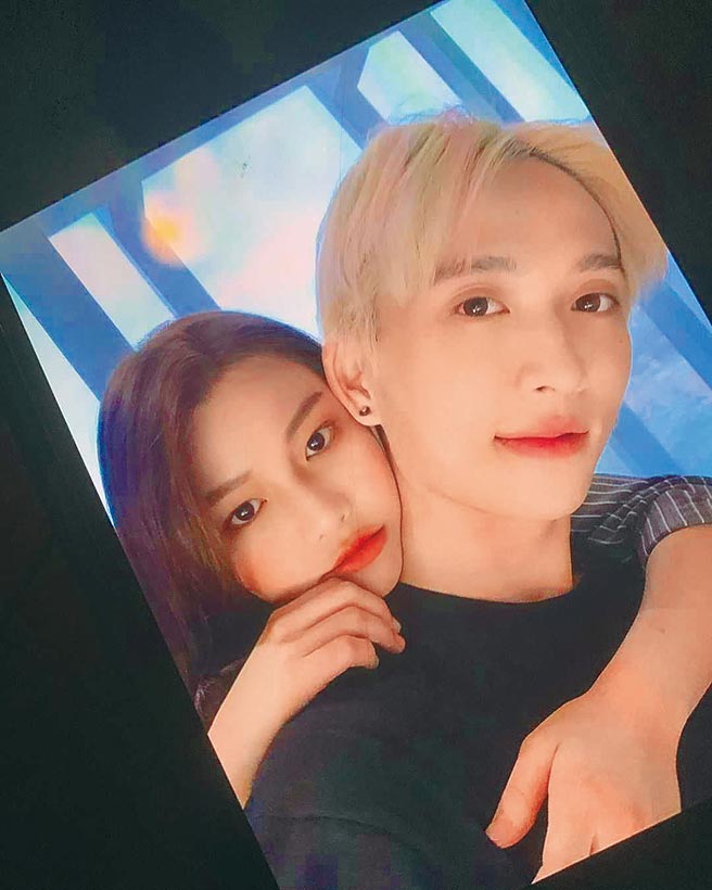 采子（后）与邱锋泽秘恋1年半。（摘自IG）