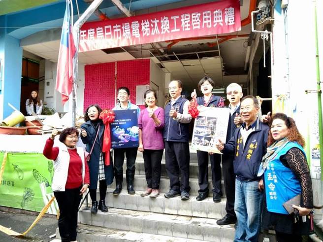 台中市烏日市場電梯汰換工程啟用，增加買菜便利性。（盧金足攝）