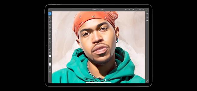 苹果全新的iPad Pro搭载了M1晶片，能快速处理影像。（翻摄直播画面）