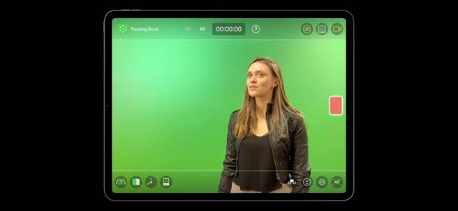 苹果全新的iPad Pro搭载M1晶片，就算是要进行影片绿幕后制也能够轻松进行。（翻摄直播画面）