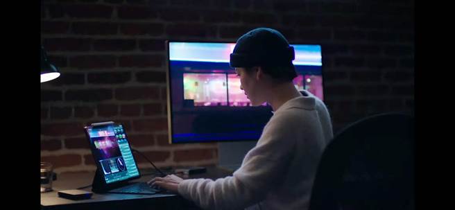 苹果全新iPad Pro更加入了Thunderbolt连接埠，甚至驱动Pro Display XDR以使用全6K解析度功能。（翻摄直播画面）